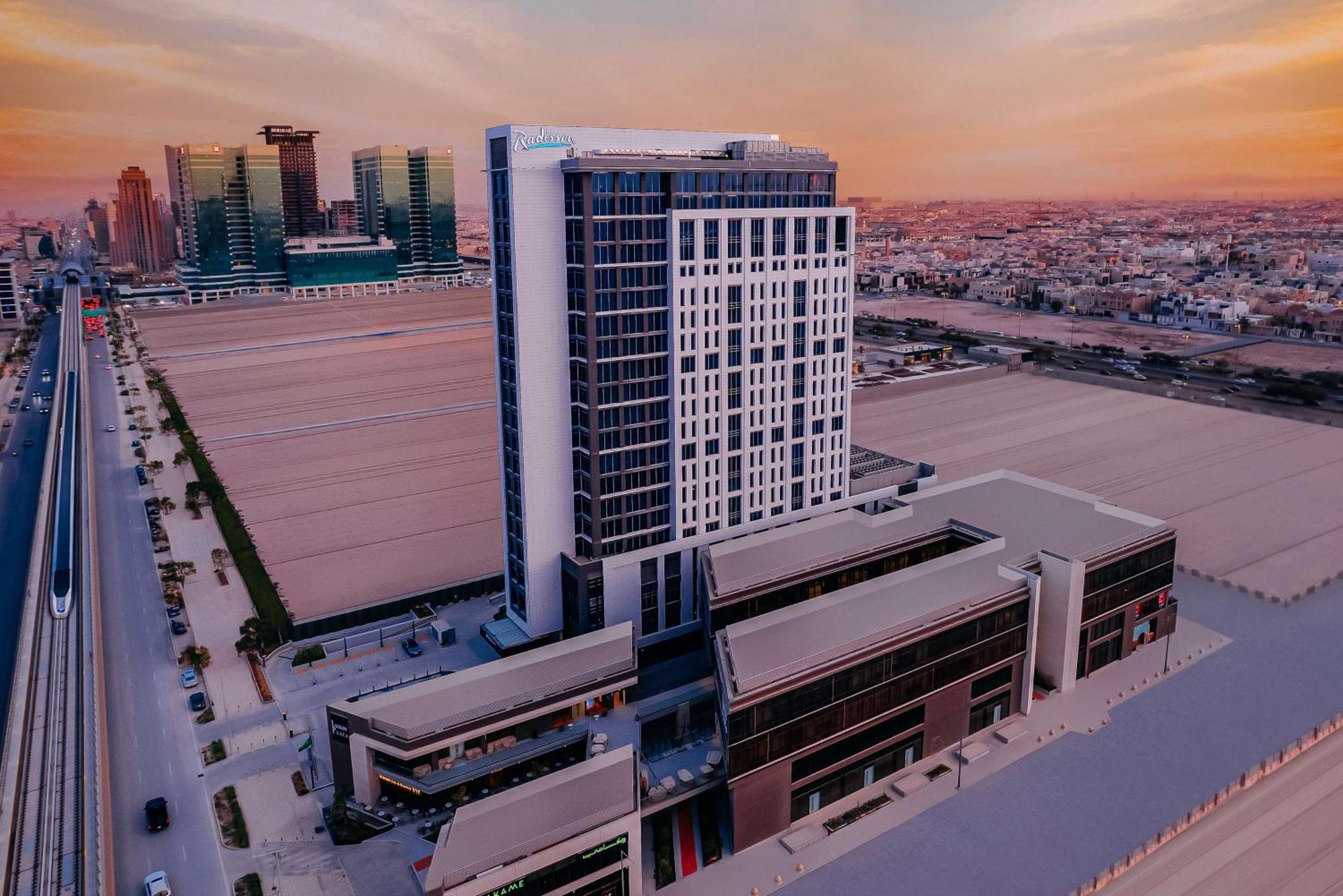 Radisson Hotel & Residence Riyadh Olaya Ngoại thất bức ảnh